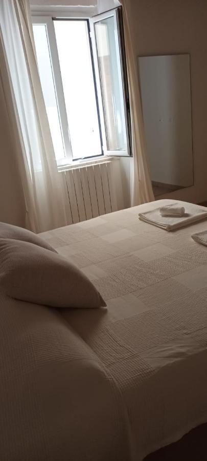 Il Porto Di Ale E Kat Hotell Livorno Exteriör bild