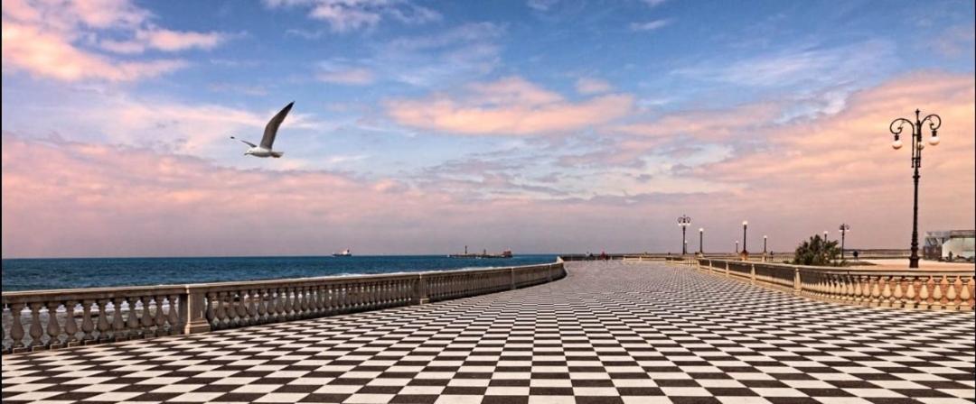 Il Porto Di Ale E Kat Hotell Livorno Exteriör bild